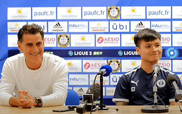HLV Pau FC nhận xét bất ngờ về Quang Hải